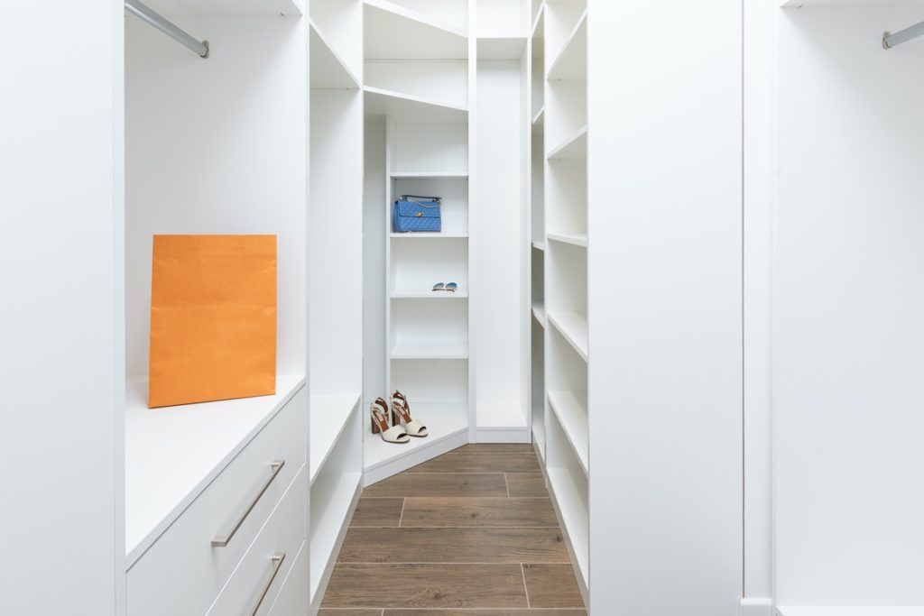 Interior services pexels max vakhtbovych 6782348 1024x683